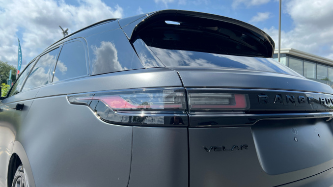 Land Rover Range Rover Velar 3.0 D300 MHEV Belgravia Edition 5dr Auto Diesel Estate - Image 19